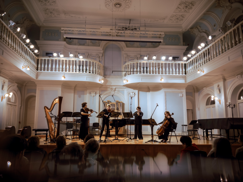 В зеркале друзей